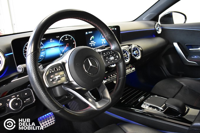 MERCEDES-BENZ A 200 d Automatic Premium